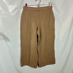 ST JOHN Santana Knit camel capris size 8